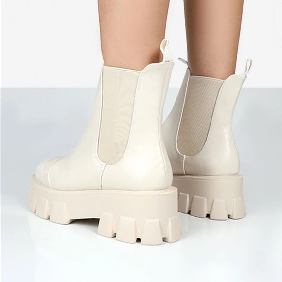 NWOT-Chelsea inspired light nude platform ankle boots - Picture 4 of 4